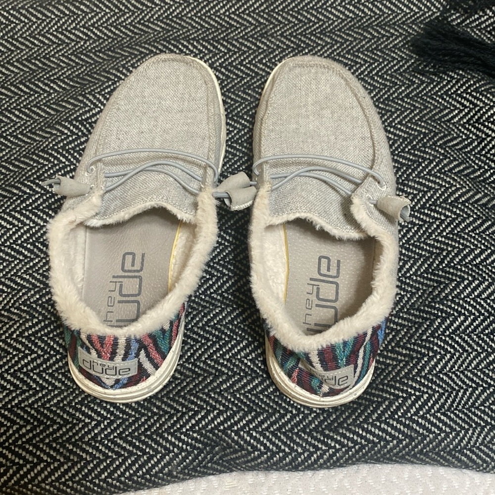 Size women’s 8 hey dudes